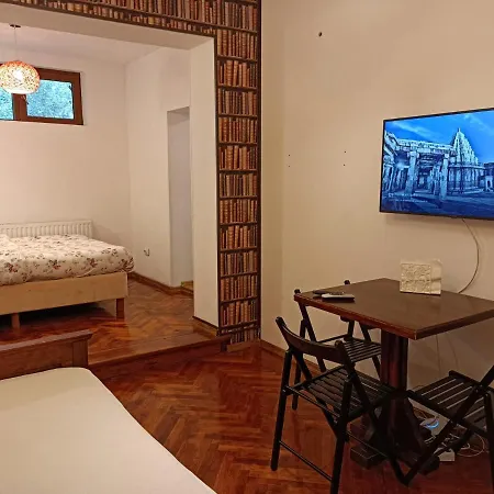 Discreet And Quiet In Of Piata Romana Apartment
